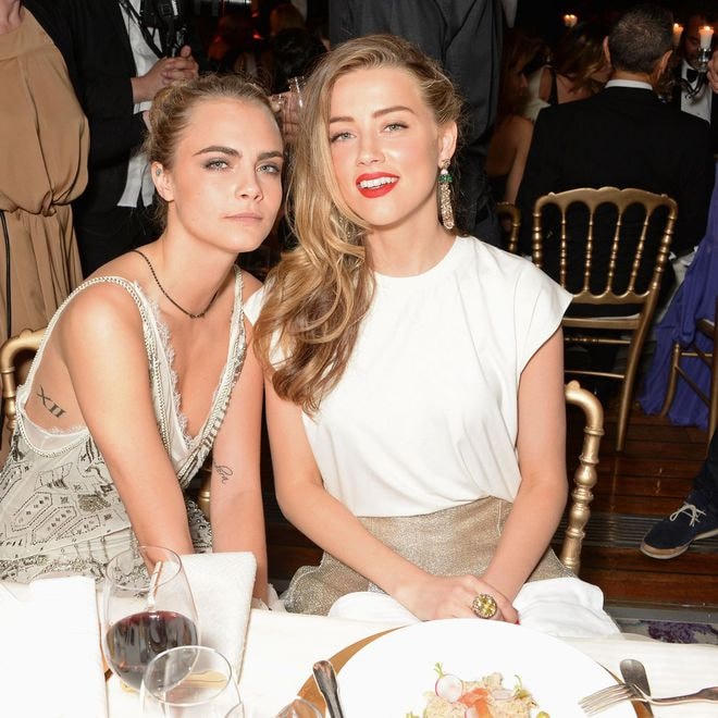 Amber bị cho là ngoại tình với Cara và Elon cùng lúc.