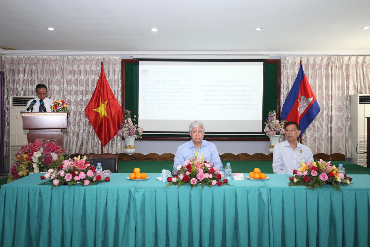 Bí thư Trung ương Đảng, Chủ tịch UBTƯ MTTQ Việt Nam Đỗ Văn Chiến tại buổi thăm Tổng hội Khmer - Việt Nam tại Vương quốc Campuchia. Ảnh: Quang Vinh.