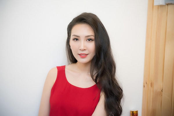 Nhan sắc ngọt ngào của Á hậu Thùy Trang sau 12 năm đăng quang. 
