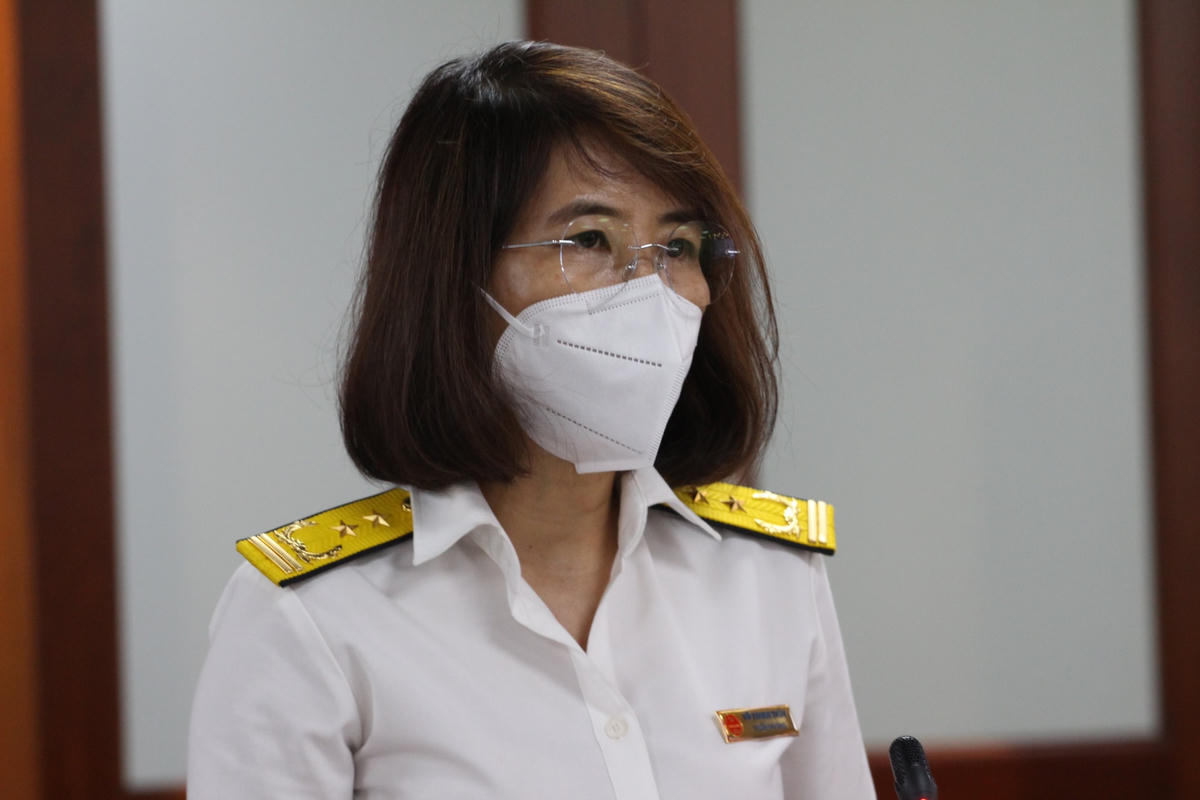 bà Võ Thanh Thủy, Trưởng phòng Quản lý đất thuộc Cục thuế TP HCM thông tin tại buổi họp báo (Ảnh: Hoàng Tuyết).