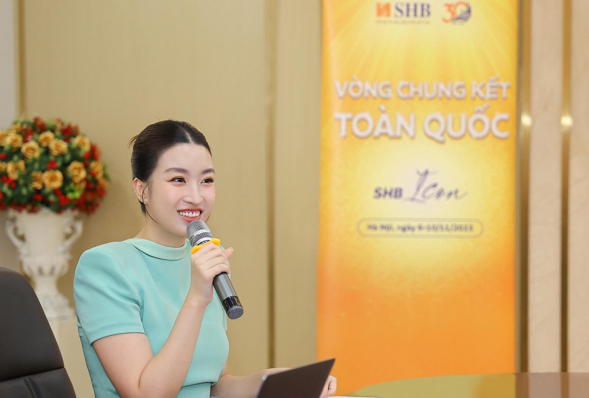 Hoa hậu Đỗ Mỹ Linh tái xuất, training kỹ năng ứng xử cho thí sinh