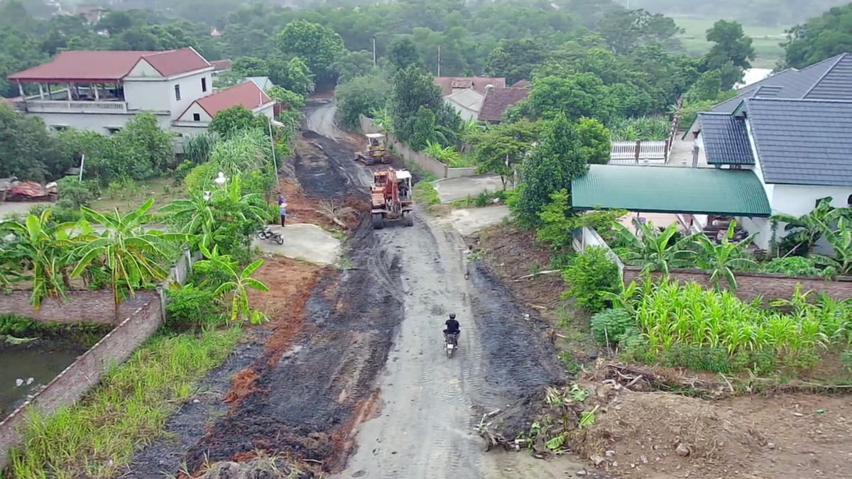 Sau 6 năm triển khai, dự án bỗng dừng, để lại con đường còn dang dở. Ảnh: Ngô Hùng