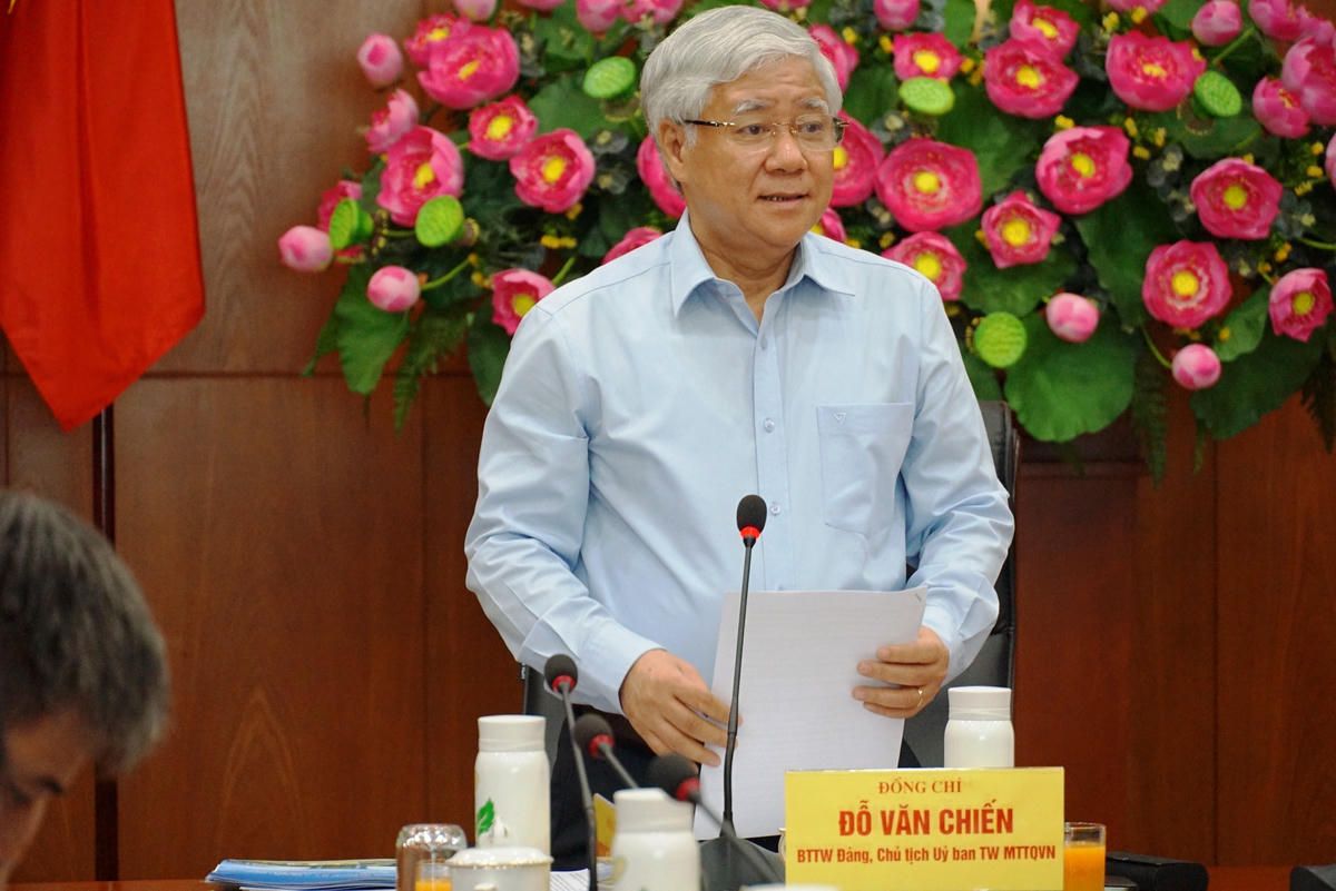 Bí thư Trung ương Đảng, Chủ tịch Ủy ban Trung ương Mặt trận Tổ quốc Việt Nam Đỗ Văn Chiến công bố kế hoạch kiểm tra đối với Ban Thường vụ Tỉnh ủy Bà Rịa-Vũng Tàu. Ảnh: Mạnh Thìn.