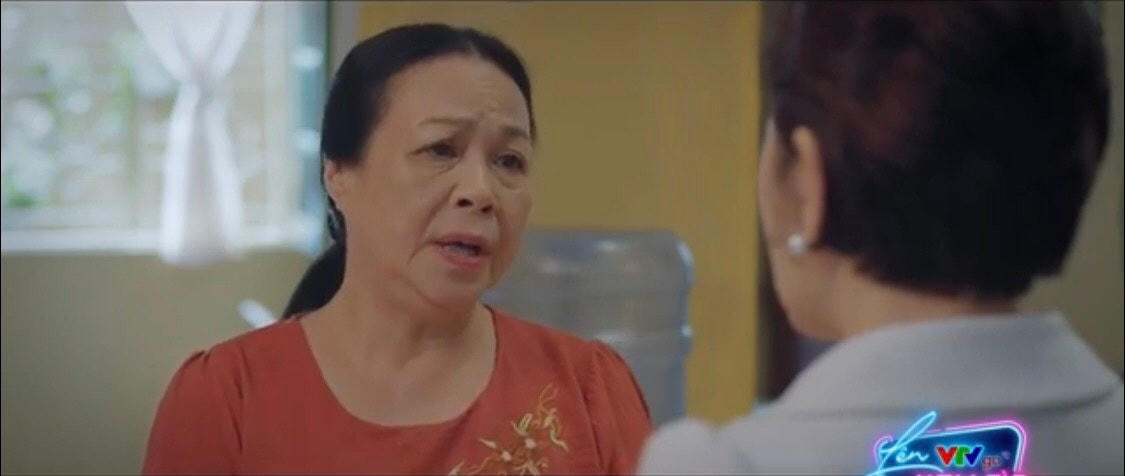 Bà Nhung đến gặp bà Nga xin lỗi. Ảnh: CMH. 