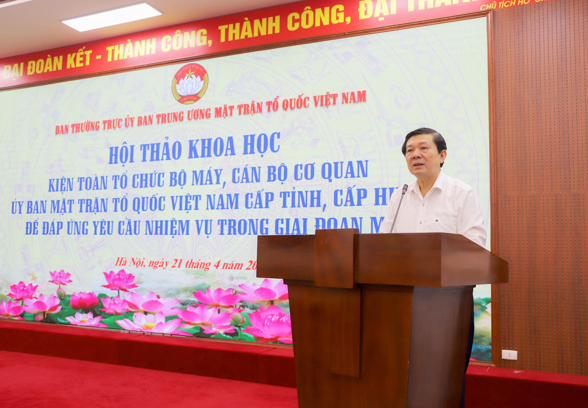 Phó Chủ tịch UBTƯ MTTQ Việt Nam Nguyễn Hữu Dũng phát biểu tại Hội thảo.