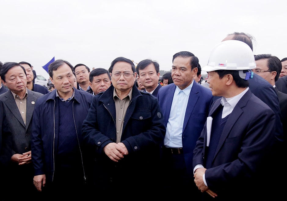 Thủ tướng Chính phủ nghe báo cáo tiến độ thi công gói thầu 11-XL dự án cao tốc Bắc - Nam đoạn Bãi Vọt - Hàm Nghi.