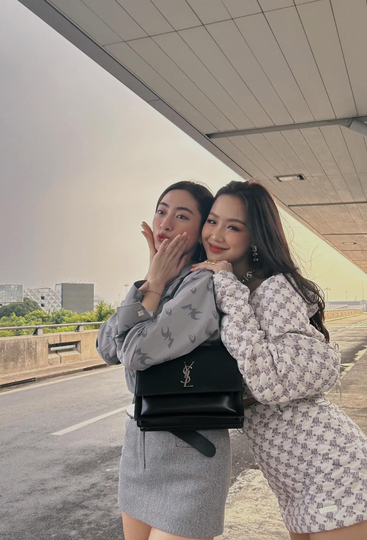 Lương Thùy Linh từng chia sẻ cô thừa hưởng chiều cao nổi bật từ gia đình với mẹ khoảng 1m68, bố 1m73, em trai lớp 7 đã cao xấp xỉ vai cô nàng. Khi đăng quang Hoa hậu Thế giới Việt Nam 2019, Lương Thùy Linh cao 1m78 với đôi chân 1m22 và đến tháng 12/2022, cô nàng đã cán mốc 1m8.