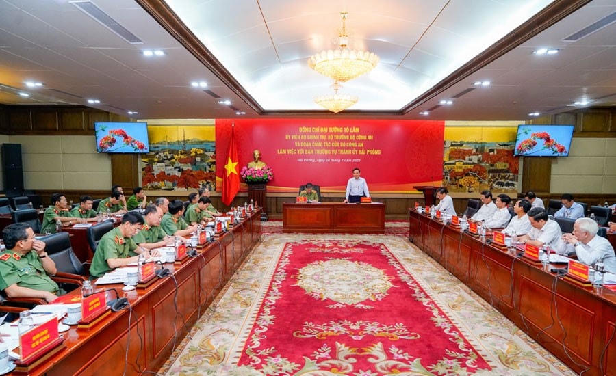 Bộ trưởng Bộ Công an cùng Đoàn công tác làm việc với Ban Thường vụ Thành uỷ Hải Phòng.