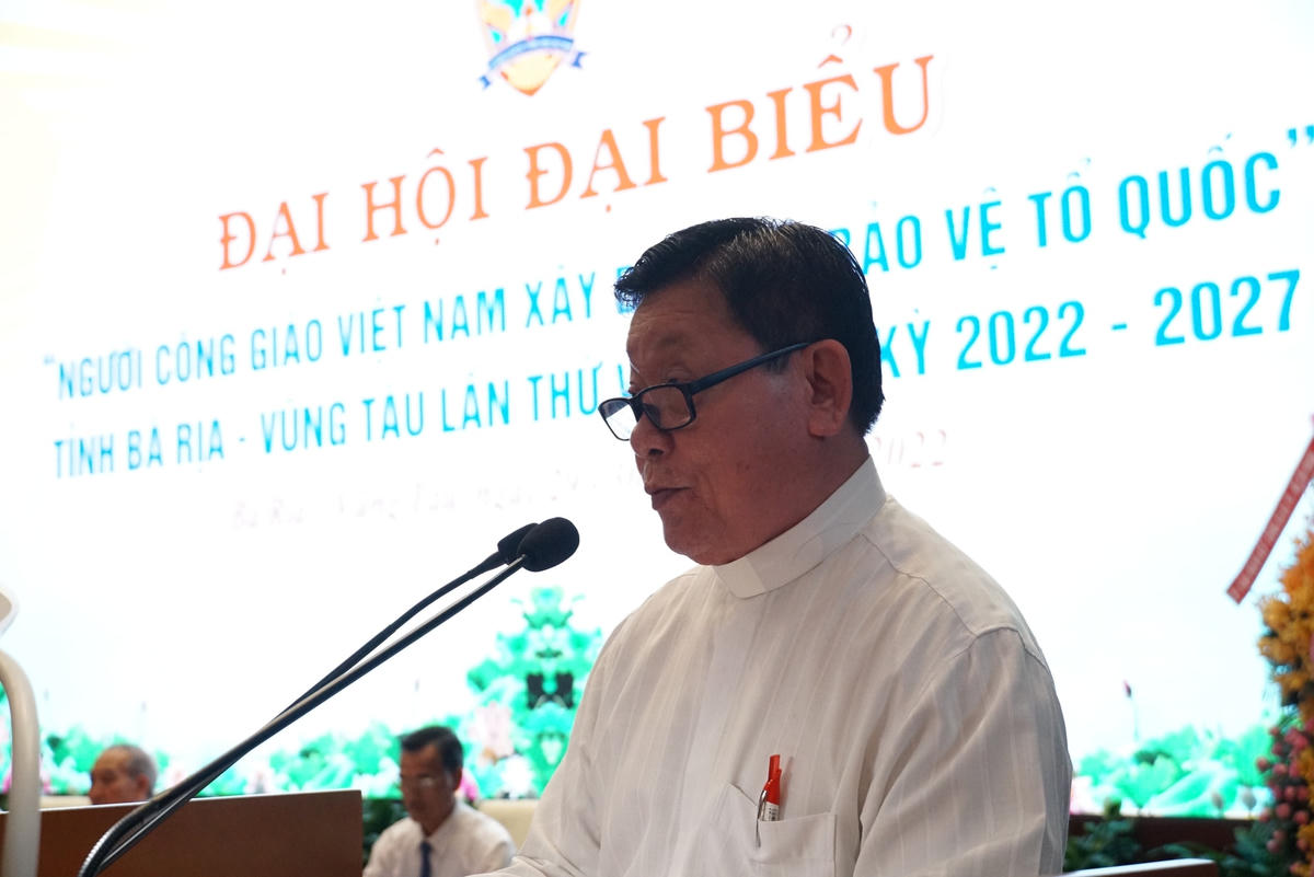 Linh mục Giuse Nguyễn Văn Lượng, Chủ tịch Ủy ban Đoàn kết Công giáo Việt Nam tỉnh Bà Rịa-Vũng Tàu khóa VII phát biểu. Ảnh: Mạnh Thìn.