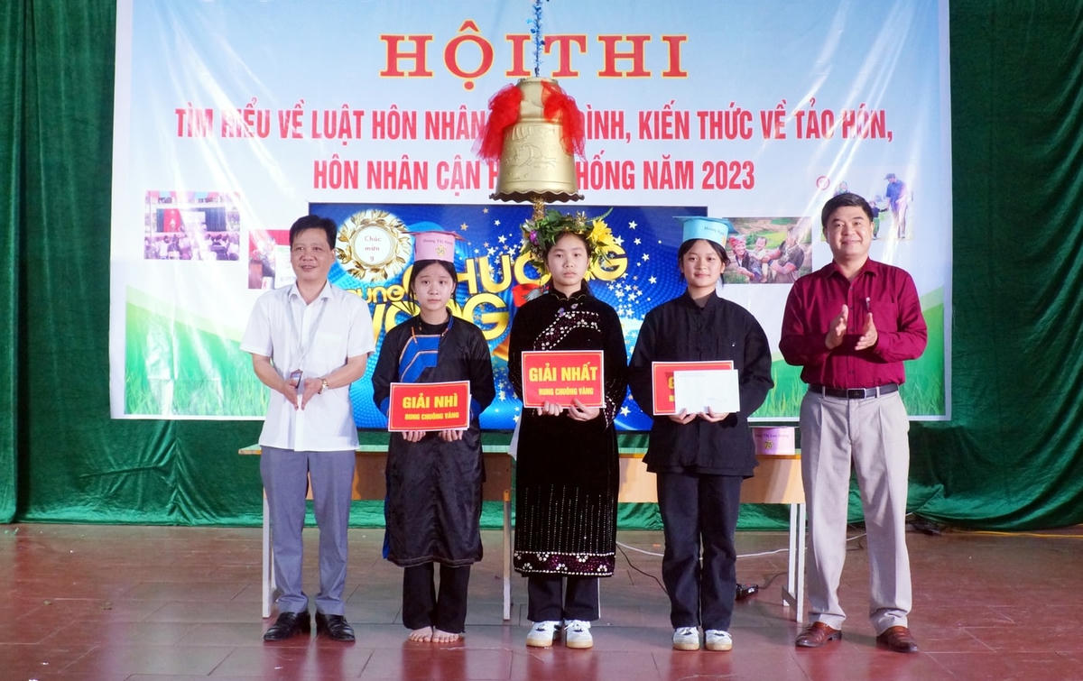 Tuyên truyền về tảo hôn, hôn nhân cận huyết thống thông qua Chương trình “Rung chuông vàng”.