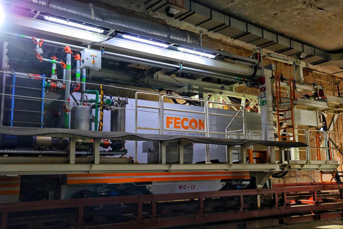 Theo tiến độ mà nhà thầu đặt ra, đến đầu năm 2024 robot đào hầm TBM sẽ bắt đầu khởi động đào từ ga S9 đến ga S10, dài khoảng 1,4km.