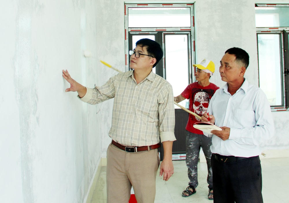 Ban Giám sát đầu tư của cộng đồng xã Danh Thắng (Hiệp Hòa) giám sát công trình xây mới phòng chức năng tại Trường Tiểu học Danh Thắng.