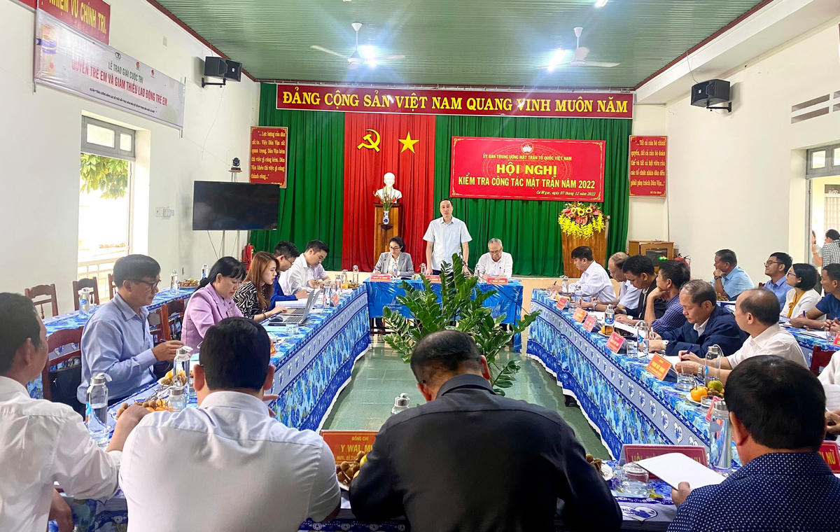Quang cảnh buổi làm việc