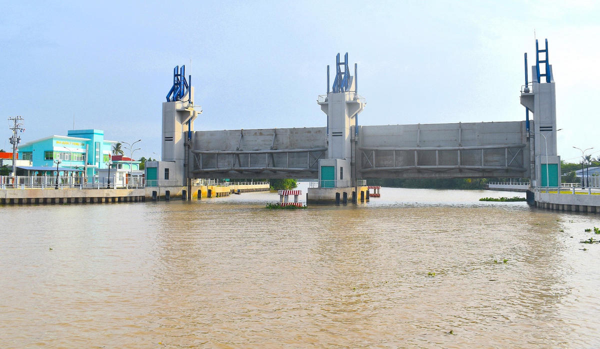 Cống Phú Phong (huyện Châu Thành) - một trong các công trình ngăn mặn của Tiền Giang. Ảnh: Thanh Tiến.