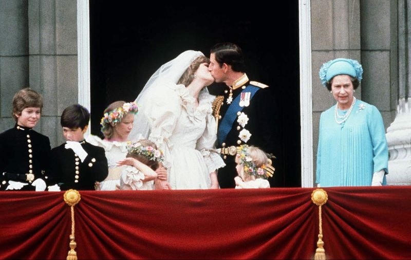 Nữ hoàng Elizabeth II dự đám cưới của con trai, Hoàng tử Charles, và Công nương Diana năm 1981 (Ảnh: Getty).
