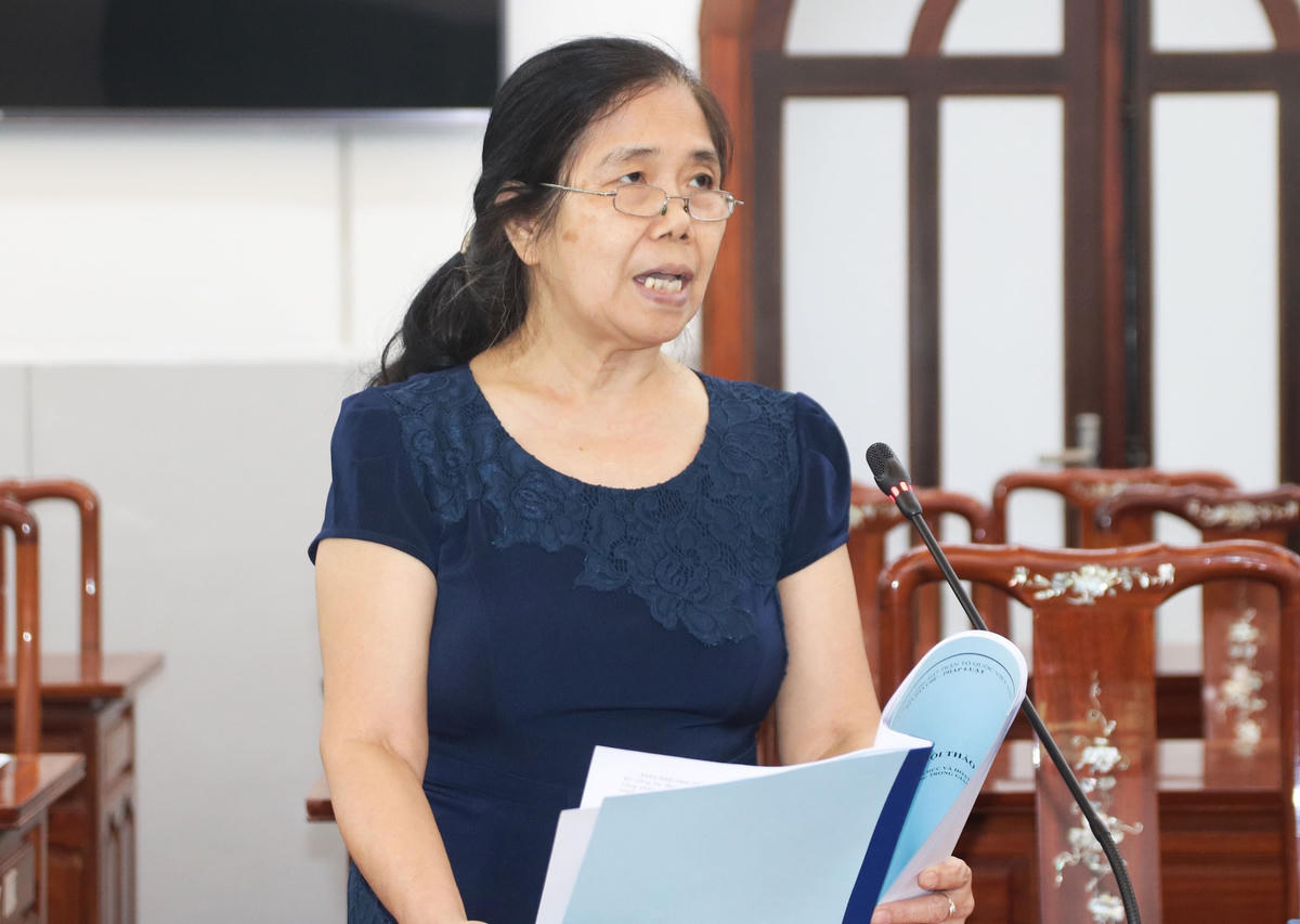 Bà Đỗ Cẩm Thục, đại diện Ủy ban MTTQ phường Cửa Đông phát biểu.