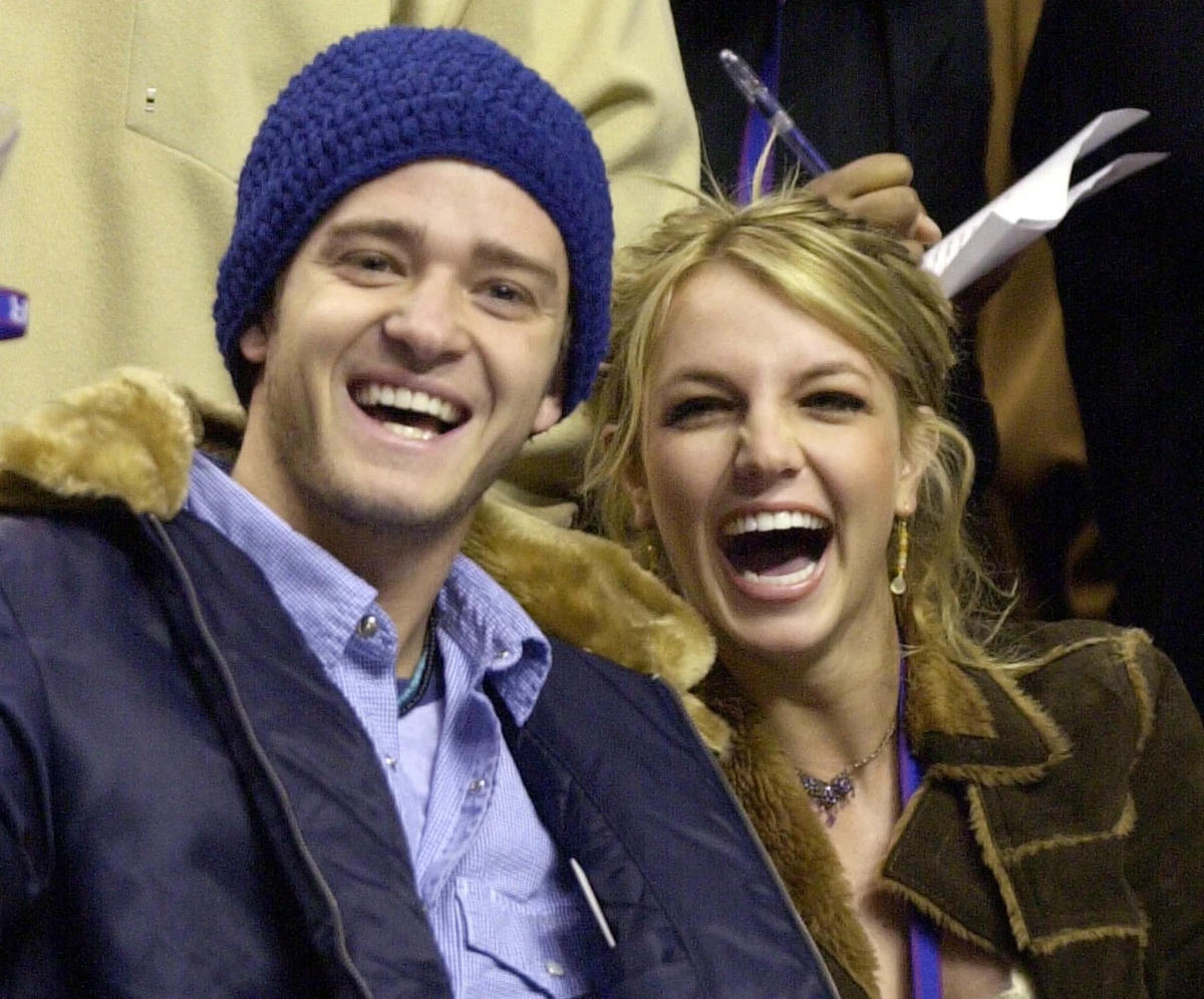 Timberlake và Spears xuất hiện tại trận đấu NBA All-Star năm 2002 ở Philadelphia (Mỹ). Ảnh: AP.