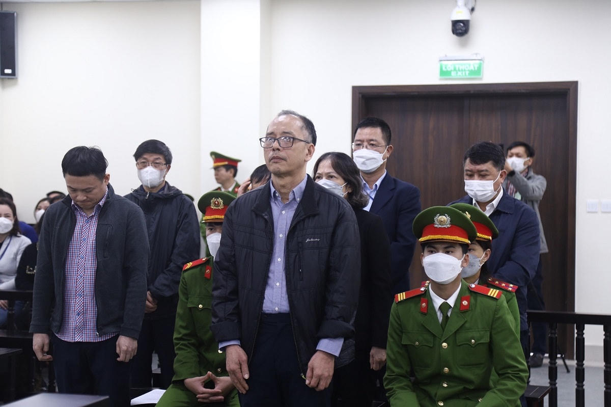 Nhóm bị cáo tại toà.