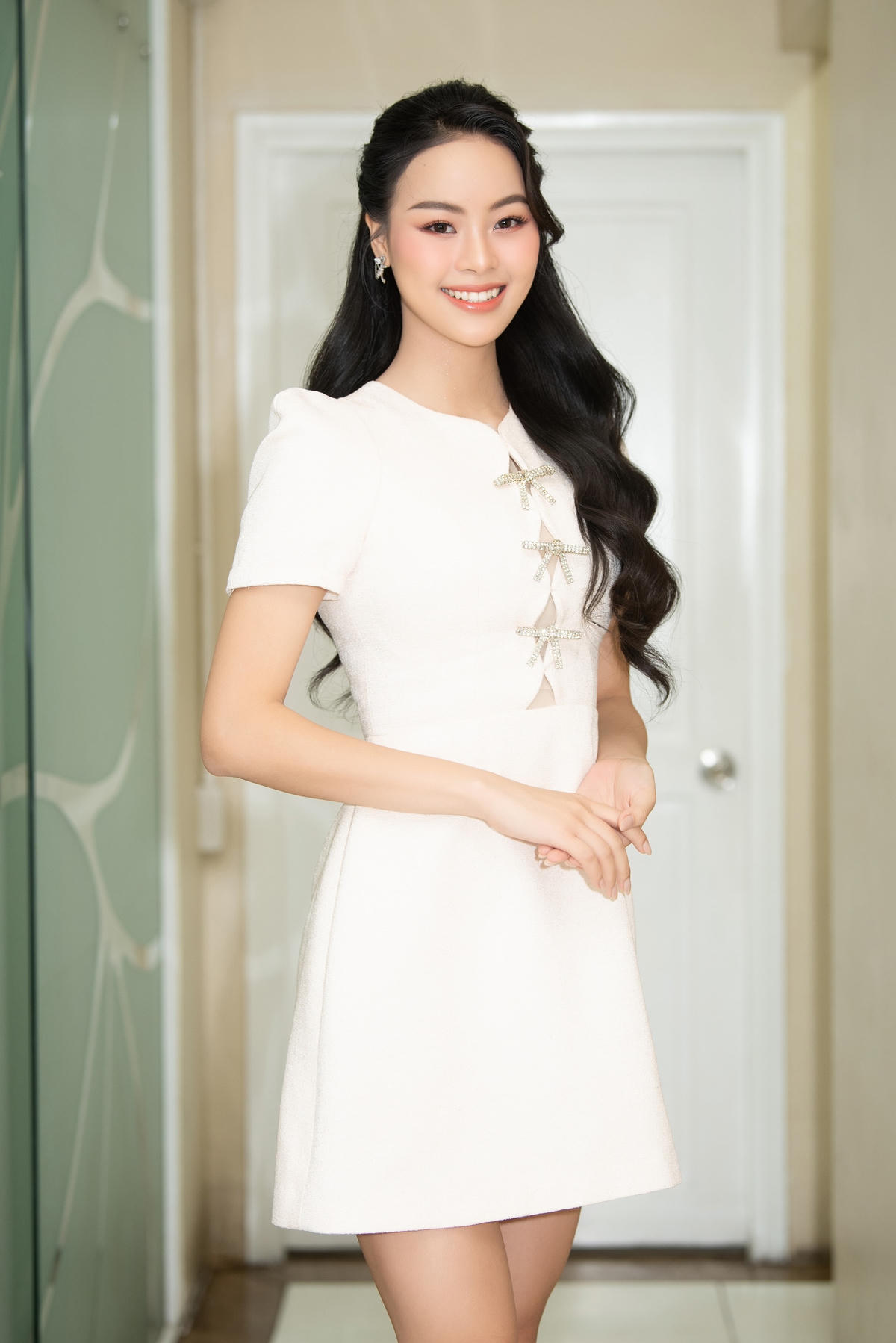 Cũng như vòng sơ khảo lần 1, các thí sinh phải trải qua các phần thi nhân trắc học, catwalk và phỏng vấn kín cùng BGK.