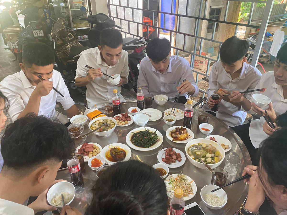 Chuẩn bị bữa cơm, sẵn sàng cây bút… hỗ trợ thí sinh dự thi tốt nghiệp
