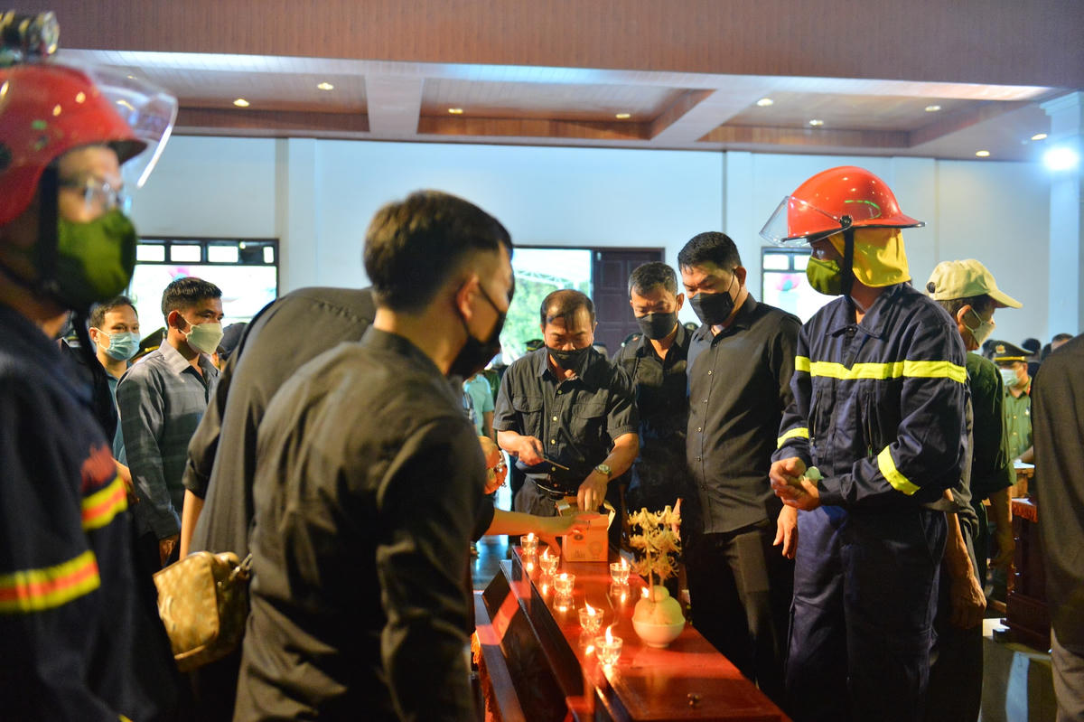 Ba liệt sĩ hy sinh gồm: Thượng tá Đặng Anh Quân (Đội trưởng), Thượng úy Đỗ Đức Việt, Hạ sĩ Nguyễn Đình Phúc.