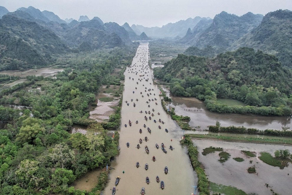  Nam nay, tổng số đò được hạ thủy để vận chuyển khách trên suối Yến vào khoảng 4.500 chiếc.