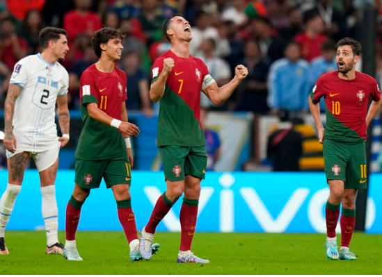 Hạ gục 2-0 Uruguay, Bồ Đào Nha sớm giành quyền vào vòng 1/8