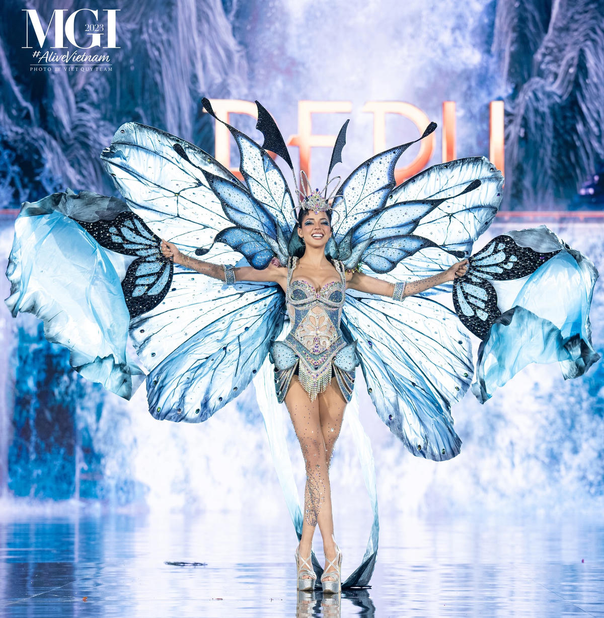 Đại diện ekip Miss Grand Internatinal cho hay, phía BTC Việt Nam đã chuẩn bị cho Miss Grand International 2023 một sân khấu National Costume công phu, lớn nhất tại Sân vận động Phú Thọ từ trước đến nay. Với bề ngang dài 37m, bề dài là 40m, đường catwalk của đêm thi như được sinh ra để dành riêng cho những bộ trang phục được thiết kế với kích thước, trọng lượng vài chục kg của các thí sinh đem đến chương trình. 