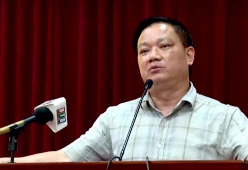 Chủ tịch UBND tỉnh Thái Bình Nguyễn Khắc Thận đối thoại với người dân xã Đông Á.