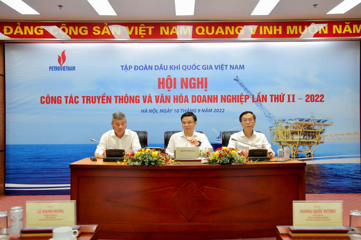 Đoàn Chủ tịch điều hành Hội nghị.