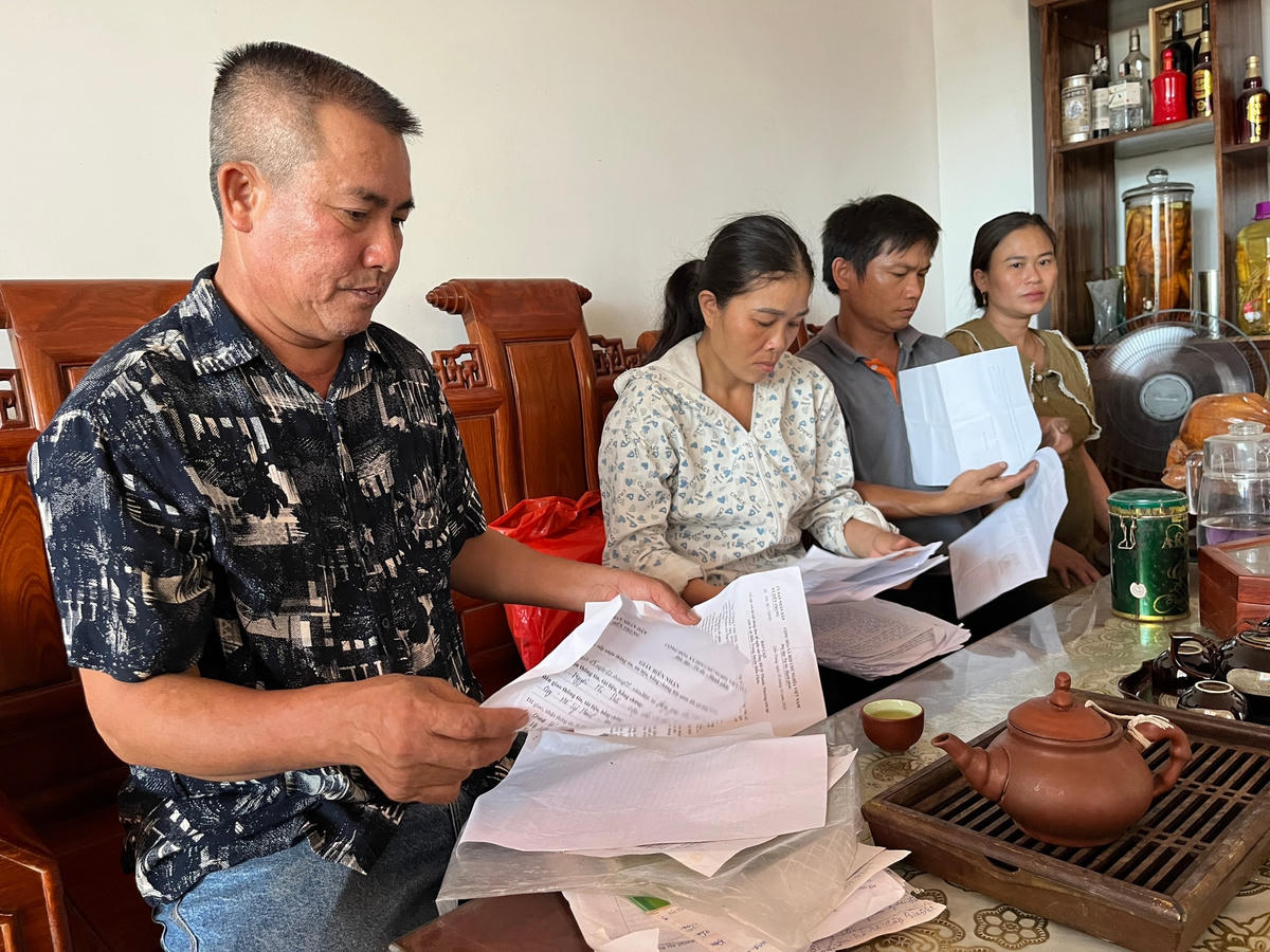 Người dân xã Diễn Trung bức xúc khi gần 20 năm qua chưa làm được Giấy chứng nhận quyền sử dụng đất.