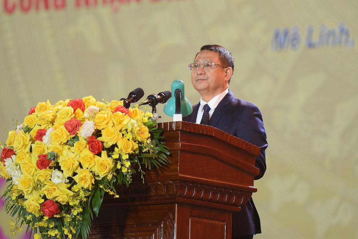 Chủ tịch UBND huyện Mê Linh, Hoàng Anh Tuấn phát biểu tại buổi lễ.