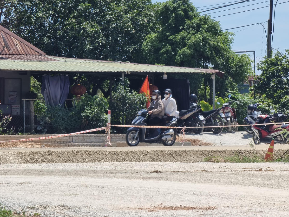 Ông Võ Văn Việt - Giám đốc Ban quản lý dự án Chương trình phát triển các đô thị loại II cho biết, sau khi hoàn thiện 2 tuyến đường này sẽ cao hơn so với hiện tại khoảng nửa mét. 