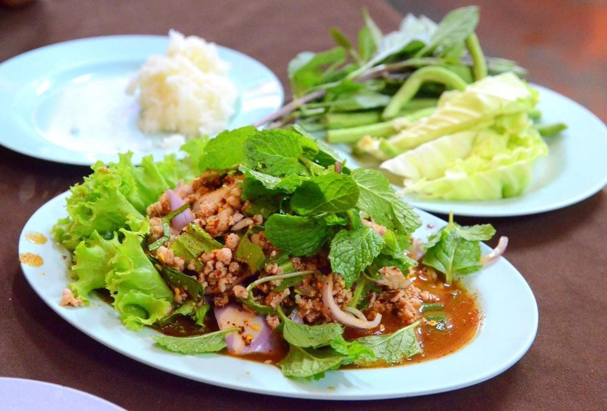 Món lạp, Lào.