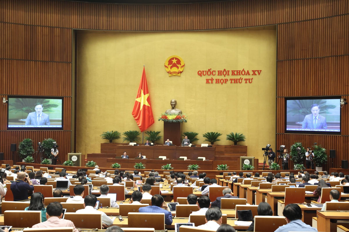 Quang cảnh phiên thảo luận tại hội trường về các báo cáo tư pháp và báo cáo công tác phòng, chống tham nhũng, sáng 8/11/2022. Ảnh: Quang Vinh.