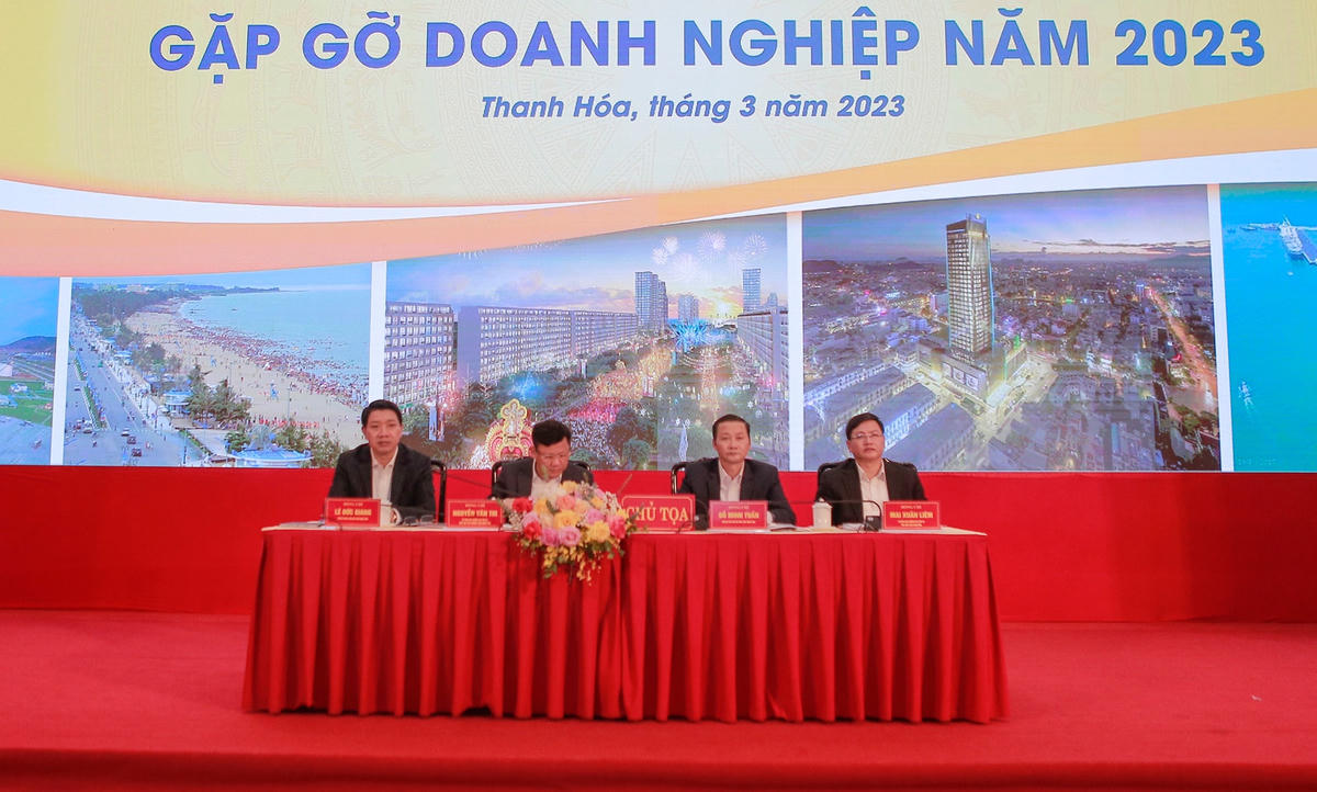 Chủ tịch và các Phó Chủ tịch UBND tỉnh Thanh Hoá lắng nghe, tiếp thu đầy đủ các kiến nghị của cộng đồng DN.