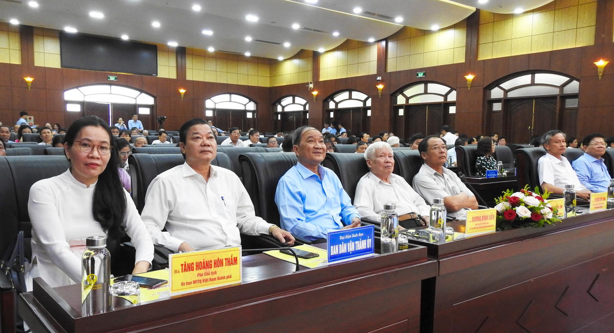 Lãnh đạo Thành ủy, HĐND, UBND, Ủy ban MTTQ Việt Nam TP Đà Nẵng và đại biểu dự Hội nghị. Ảnh Thanh Tùng