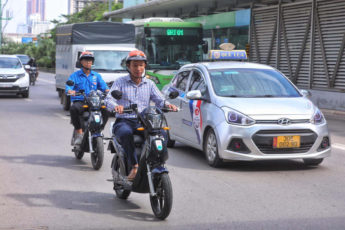 Anh Trần Trọng Tuấn trú tại phường Yên Nghĩa, quận Hà Đông cho biết: “Tôi thường xuyên sử xe buýt để đi lại, việc có xe đạp kết nối sẽ đem lại hiệu quả thiết thực cho người dân. Bên cạnh đó, đây là loại phương tiện rất nhẹ nhàng, đảm bảo vệ sinh môi trường, đặc biệt xe điện kết nối với xe buýt này có tốc độ rất phù hợp để di chuyển tại các khu đô thị đông người”.