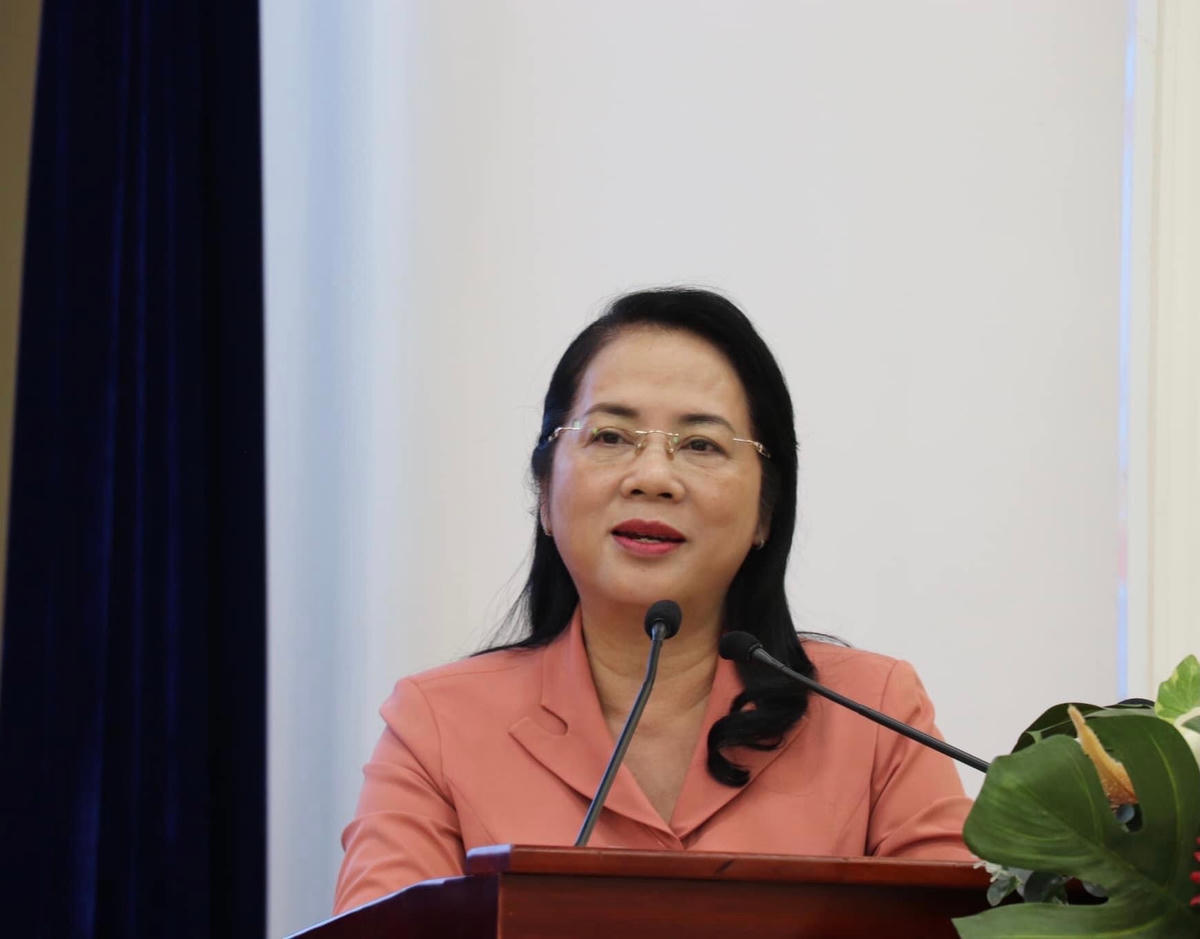 Chủ tịch Ủy ban MTTQ Việt Nam TP HCM Trần Kim Yến phát biểu tại hội nghị.