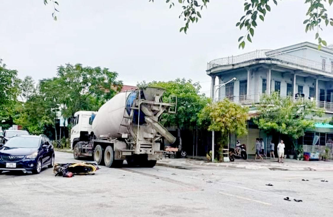 Xe bồn đâm xe máy, 2 người thương vong