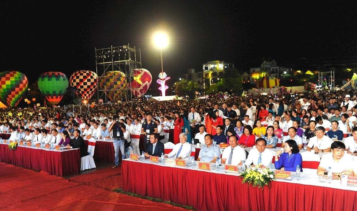 Các đại biểu và đông đảo nhân dân đã đến dự khai mạc Festival Chí Linh - Hải Dương 2023. (Nguồn: Báo Hải Dương)