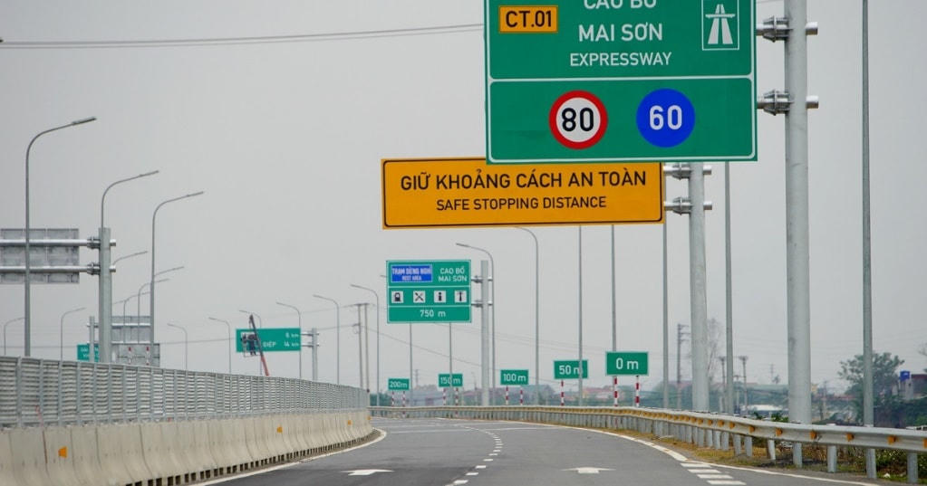 Cao tốc Cao Bồ - Mai Sơn với tốc độ tối đa 80 km/h và tối thiểu 60 km/h.