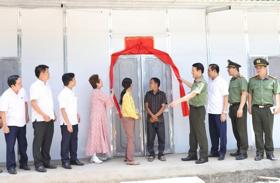 và hộ ông Phan Văn Tiến.