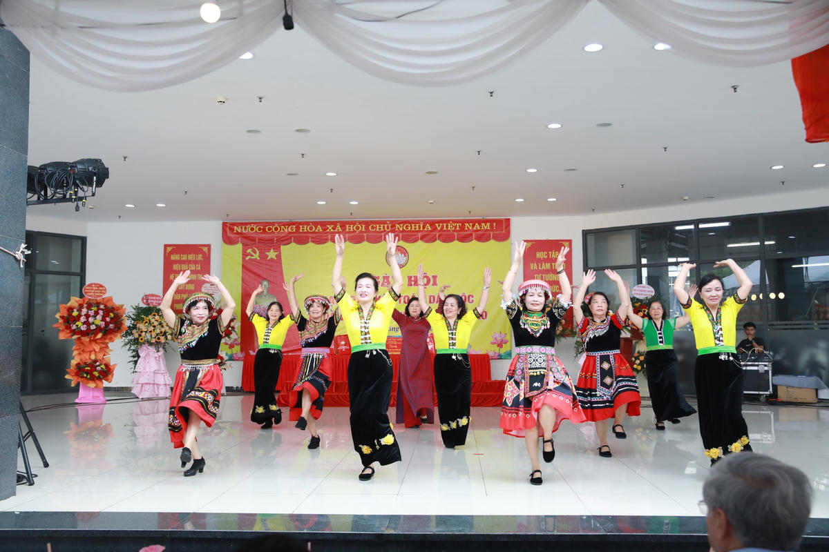 Các tiết mục văn hóa, văn nghệ tại ngày hội. 