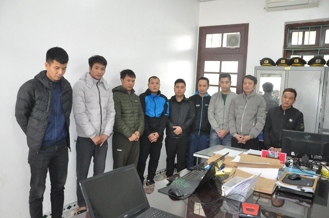 Các đối tượng trong đường dây đánh bạc bằng hình thức cá độ bóng đá với tổng số tiền giao dịch lên đến hơn 40 tỷ đồng.