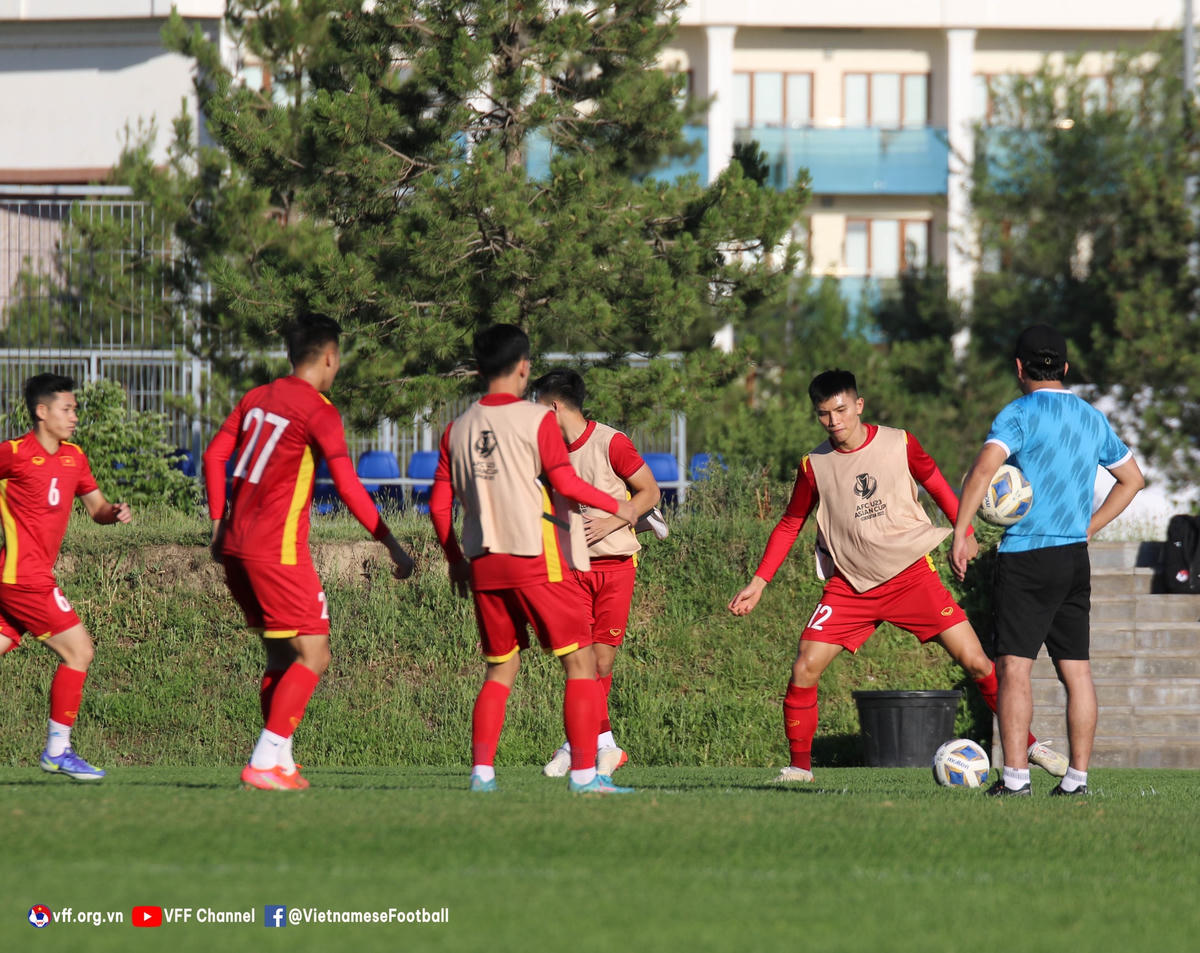 Trận đấu giữa ĐT U23 Việt Nam và ĐT U23 Hàn Quốc trong khuôn khổ lượt trận thứ hai tại bảng C sẽ diễn ra vào 20h hôm nay (5/6) theo giờ Việt Nam trên SVĐ Lokomotiv, Uzbekistan.