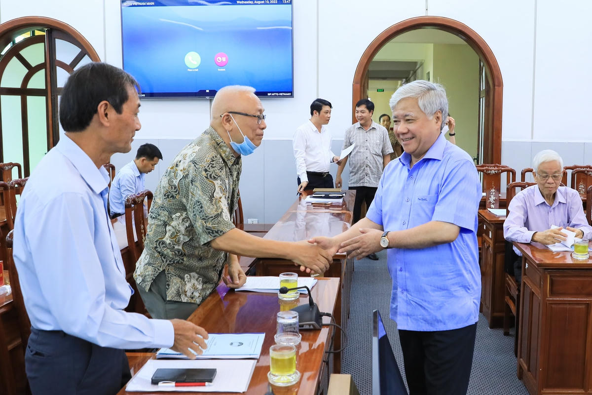 Bí thư Trung ương Đảng, Chủ tịch UBTƯ MTTQ Việt Nam Đỗ Văn Chiến và các đại biểu dự Hội nghị.