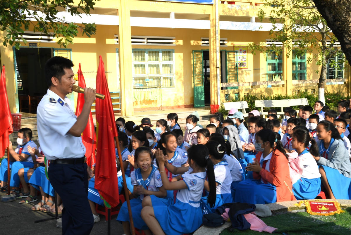 Quang cảnh buổi tuyên truyền.