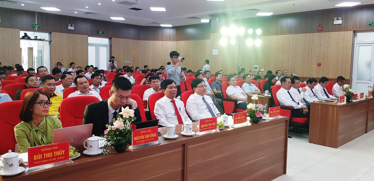 Toàn cảnh phiên hội thảo chuyển đổi số.