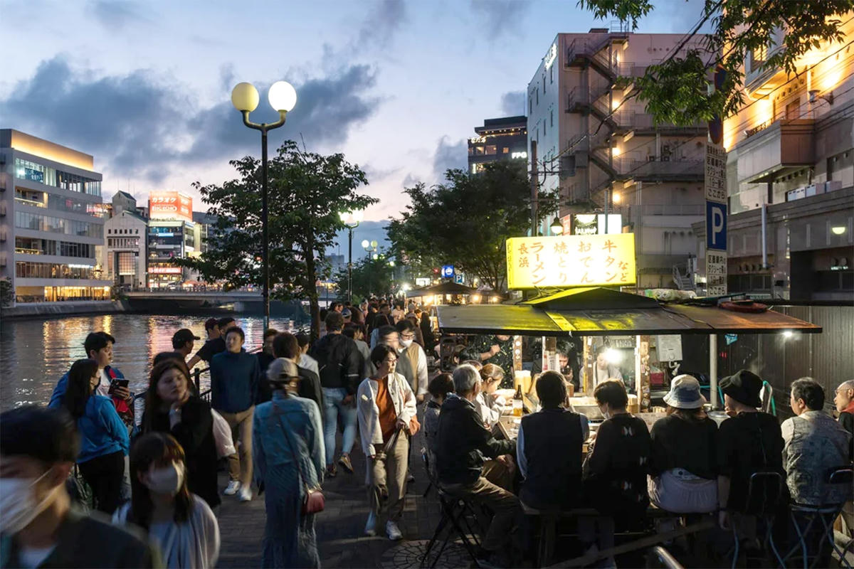 Yatai trở thành một phần không thể xóa nhòa của nền ẩm thực ở Fukuoka, Nhật Bản. Ảnh: CNN.